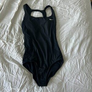 **NWT** Nike Keyhole Back One-Piece Swimsuit Size Medium